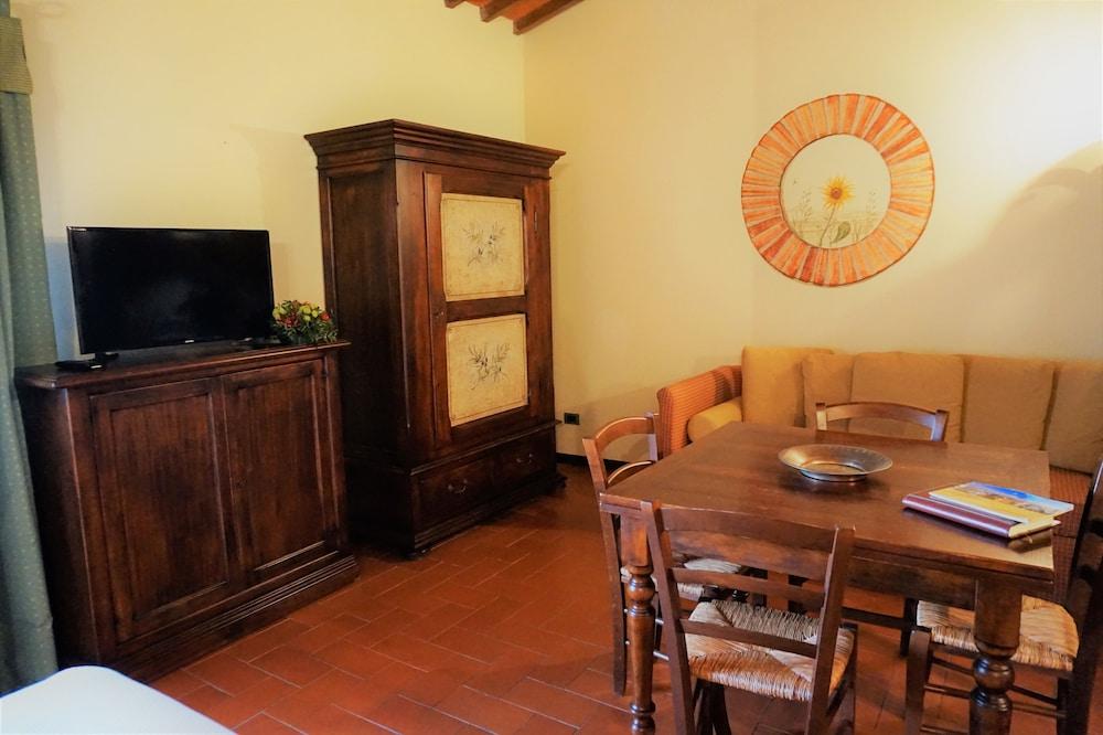 Agriturismo Antico Borgo Poggitazzi Террануова-Браччолини Экстерьер фото