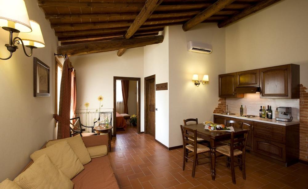 Agriturismo Antico Borgo Poggitazzi Террануова-Браччолини Экстерьер фото