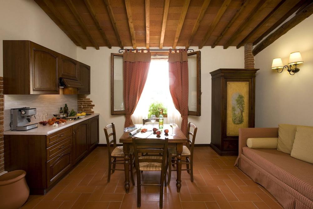 Agriturismo Antico Borgo Poggitazzi Террануова-Браччолини Экстерьер фото