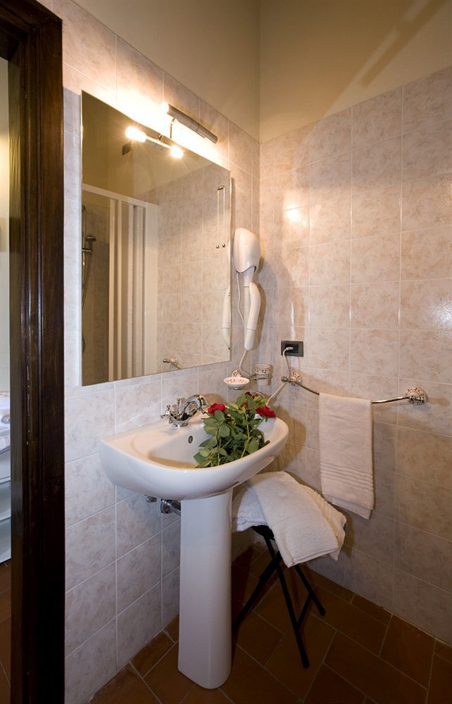 Agriturismo Antico Borgo Poggitazzi Террануова-Браччолини Экстерьер фото